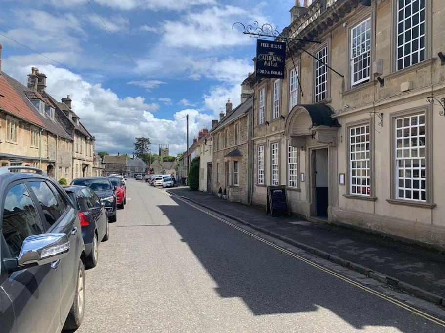 Cosy Cotswolds Retreat Near Bath & Castle Combe Διαμέρισμα Τσίπενχαμ Εξωτερικό φωτογραφία
